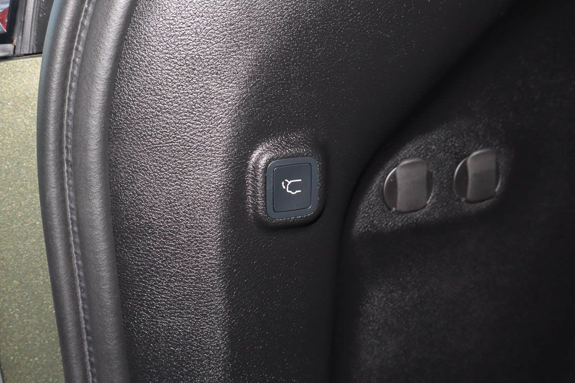 Used 2021 Jeep Cherokee Trailhawk w/ Comfort/Convenience Group AWD/4WD image 19
