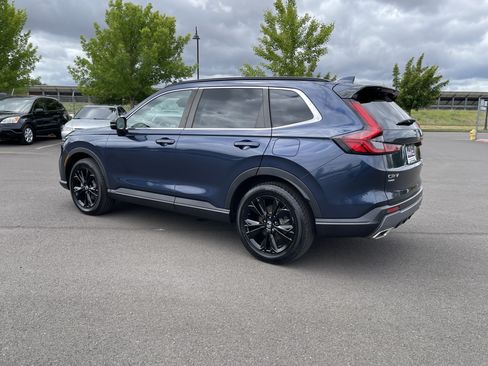 Used 2023 Honda CR-V Sport Touring image 3