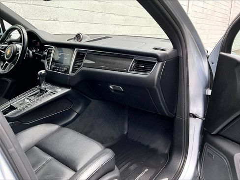 Used 2017 Porsche Macan GTS AWD/4WD image 19