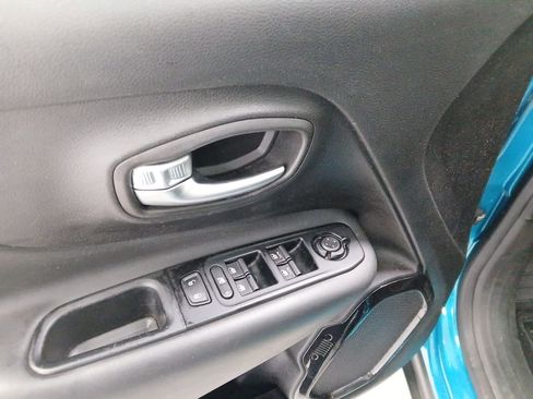 Used 2020 Jeep Renegade Altitude image 7