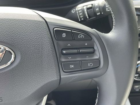 New 2025 Hyundai Venue SEL FWD image 19