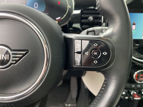 Used 2024 MINI Cooper 2-Door Hardtop w/ Signature Upholstery Package image 28