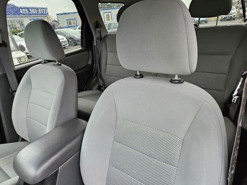 Used 2005 Ford Escape XLT image 11