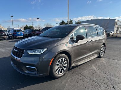 Used 2021 Chrysler Pacifica Touring-L