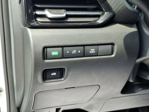 Used 2025 Nissan Sentra SR FWD image 19