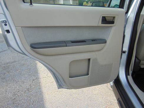 Used 2011 Ford Escape XLT AWD/4WD image 23
