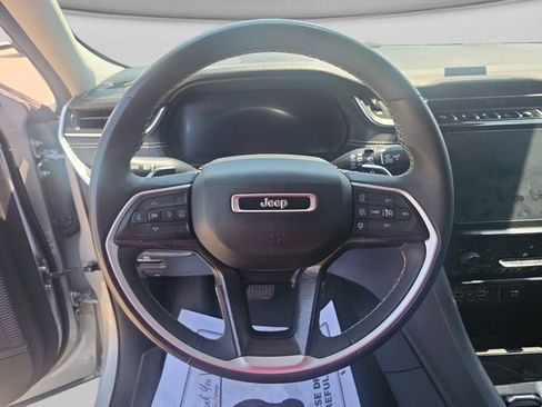 Used 2023 Jeep Grand Cherokee L Limited w/ Black Appearance Package AWD/4WD image 15