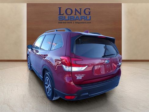 Used 2021 Subaru Forester Premium image 9