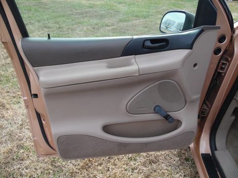 Used 1995 Ford Windstar LX image 28