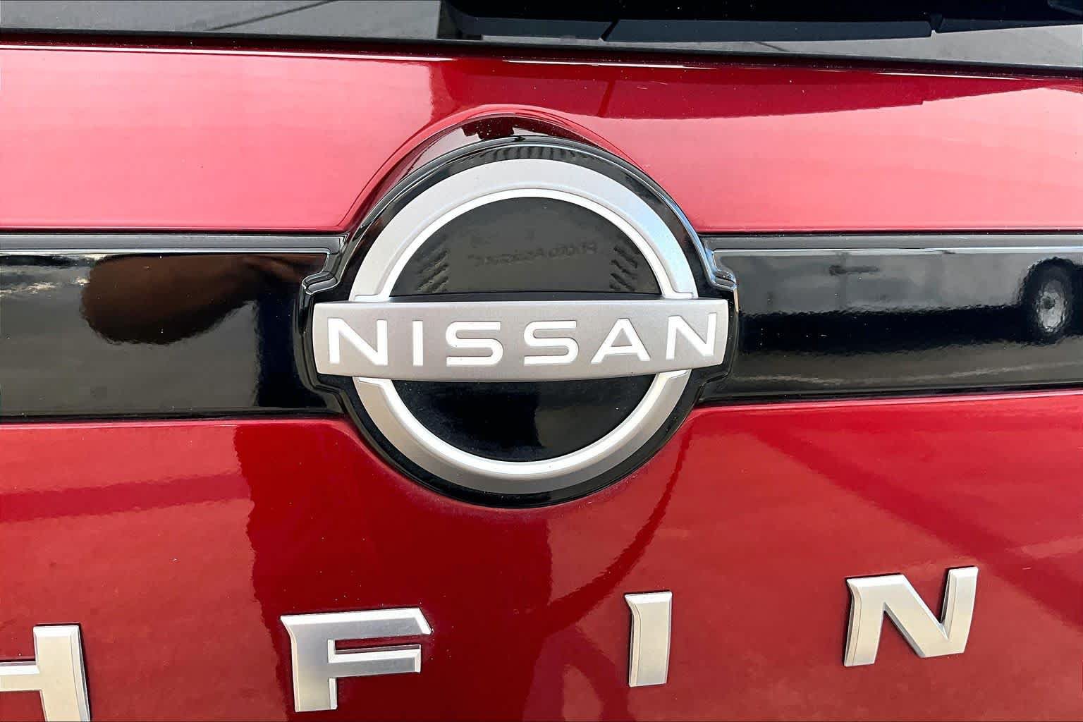 Certified 2025 Nissan Pathfinder Platinum FWD image 31