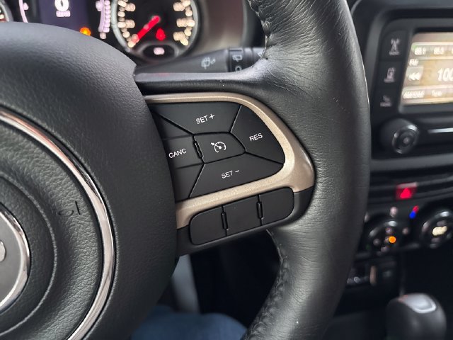 Used 2017 Jeep Renegade Latitude w/ Popular Equipment Group AWD/4WD image 12
