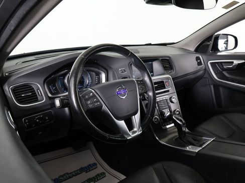 Used 2016 Volvo V60 T5 Cross Country Platinum image 10