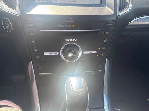Used 2016 Ford Edge Titanium w/ Technology Package AWD/4WD image 16