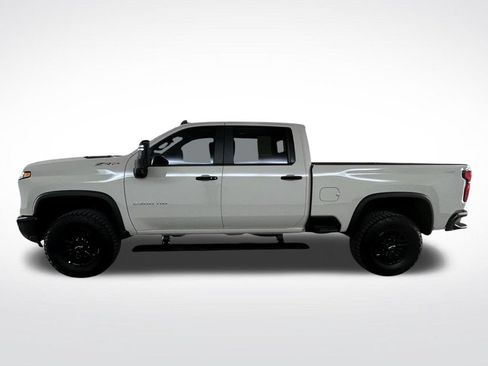 Certified 2026 Chevrolet Silverado 2500 ZR2 AWD/4WD image 9