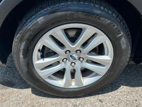 Used 2018 Ford Explorer XLT w/ Equipment Group 202A AWD/4WD image 15
