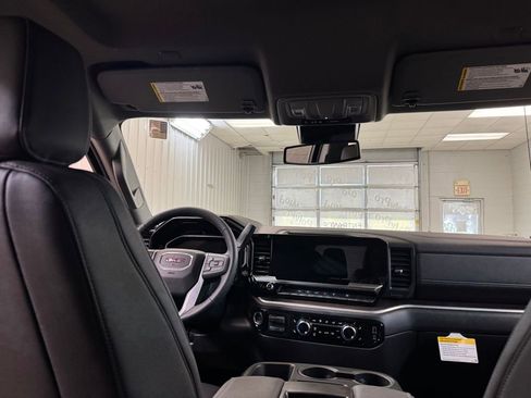 New 2026 GMC Sierra 1500 SLT image 22