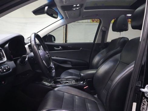Used 2019 Kia Sorento SX image 17