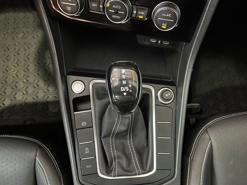 Used 2024 Volkswagen Jetta SE w/ Panoramic Sunroof Package image 16