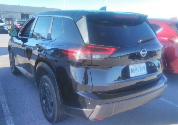Used 2025 Nissan Rogue SV AWD/4WD image 2