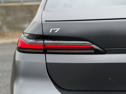 Used 2025 BMW i7 M70 AWD/4WD image 11