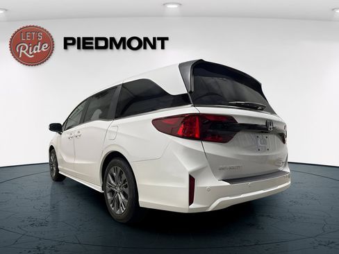 New 2026 Honda Odyssey Touring image 6