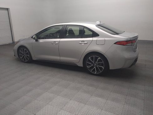 Used 2022 Toyota Corolla SE w/ SE Premium Package FWD image 3