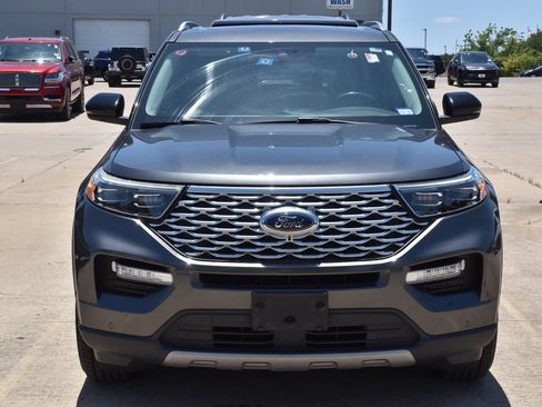 Used 2020 Ford Explorer Platinum w/ Premium Technology Package AWD/4WD image 3