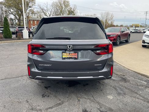 New 2026 Honda Odyssey Touring image 7
