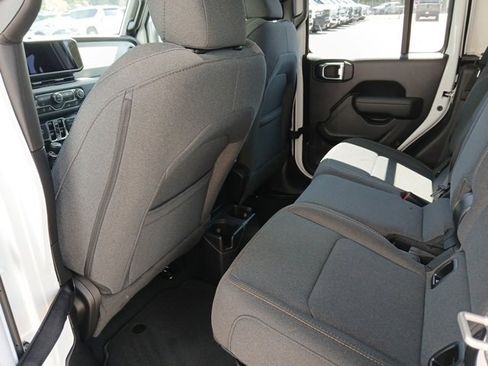 New 2025 Jeep Gladiator Sport image 12