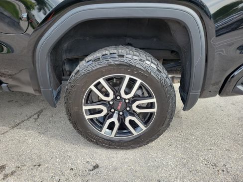 Used 2024 GMC Sierra 1500 AT4 w/ AT4 Premium Package AWD/4WD image 28