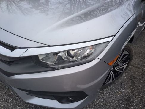 Used 2018 Honda Civic EX-L image 4