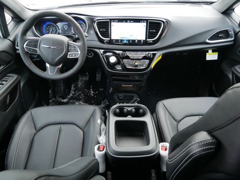 New 2026 Chrysler Voyager LX image 12