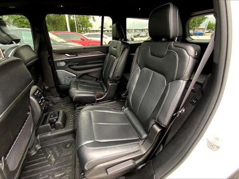 Used 2022 Jeep Grand Cherokee L Overland w/ Luxury Tech Group IV AWD/4WD image 19