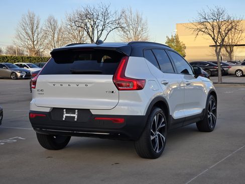 Used 2022 Volvo XC40 T5 R-Design w/ Advanced Package image 3