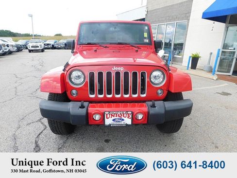 Used 2017 Jeep Wrangler Unlimited Sahara w/ Connectivity Group AWD/4WD image 3