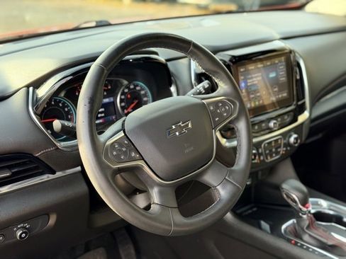 Used 2023 Chevrolet Traverse RS image 7