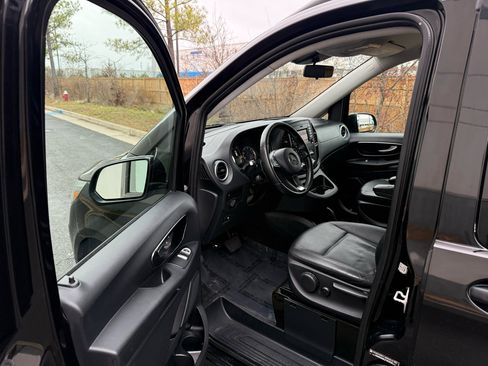 Used 2016 Mercedes-Benz Metris Passenger image 15