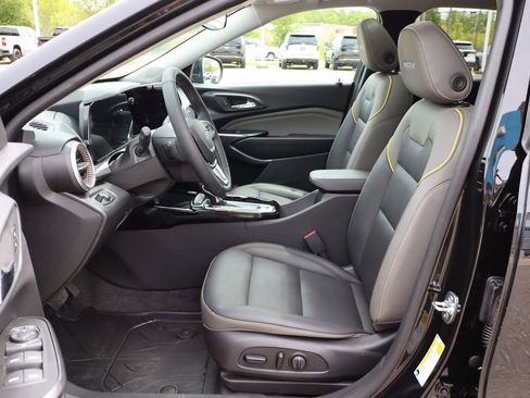 Used 2025 Chevrolet Trax ACTIV w/ Sunroof Package FWD image 9