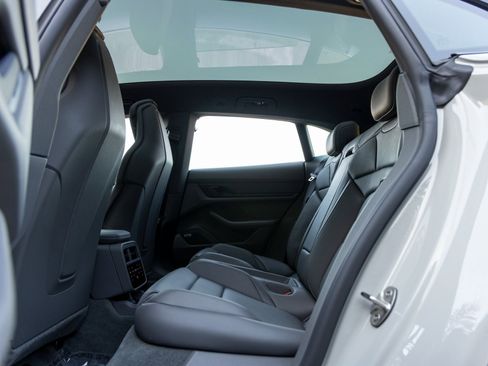 Used 2025 Porsche Taycan 4S image 46