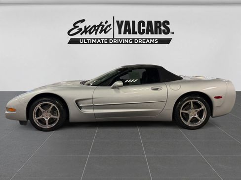 Used 2000 Chevrolet Corvette Convertible w/ Memory Pkg RWD image 2