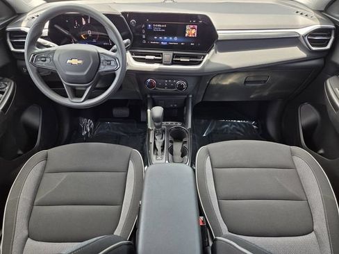 Used 2024 Chevrolet TrailBlazer LS w/ LS Convenience Package FWD image 16