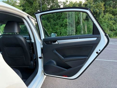 Used 2015 Volkswagen Passat 1.8T S image 17