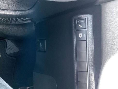 Used 2026 Toyota Corolla SE FWD image 32