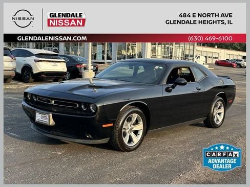 Used 2015 Dodge Challenger SXT RWD image 1