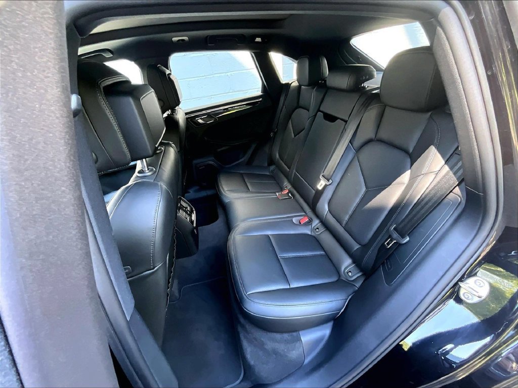 Certified 2026 Porsche Macan AWD/4WD image 22