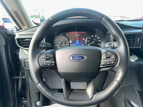 Used 2020 Ford Explorer XLT w/ Equipment Group 202A AWD/4WD image 16