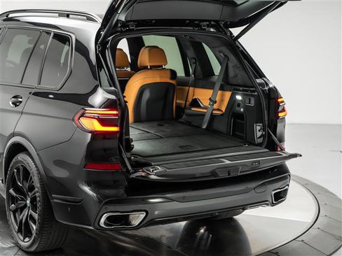 Used 2023 BMW X7 xDrive40i w/ Executive Package image 32