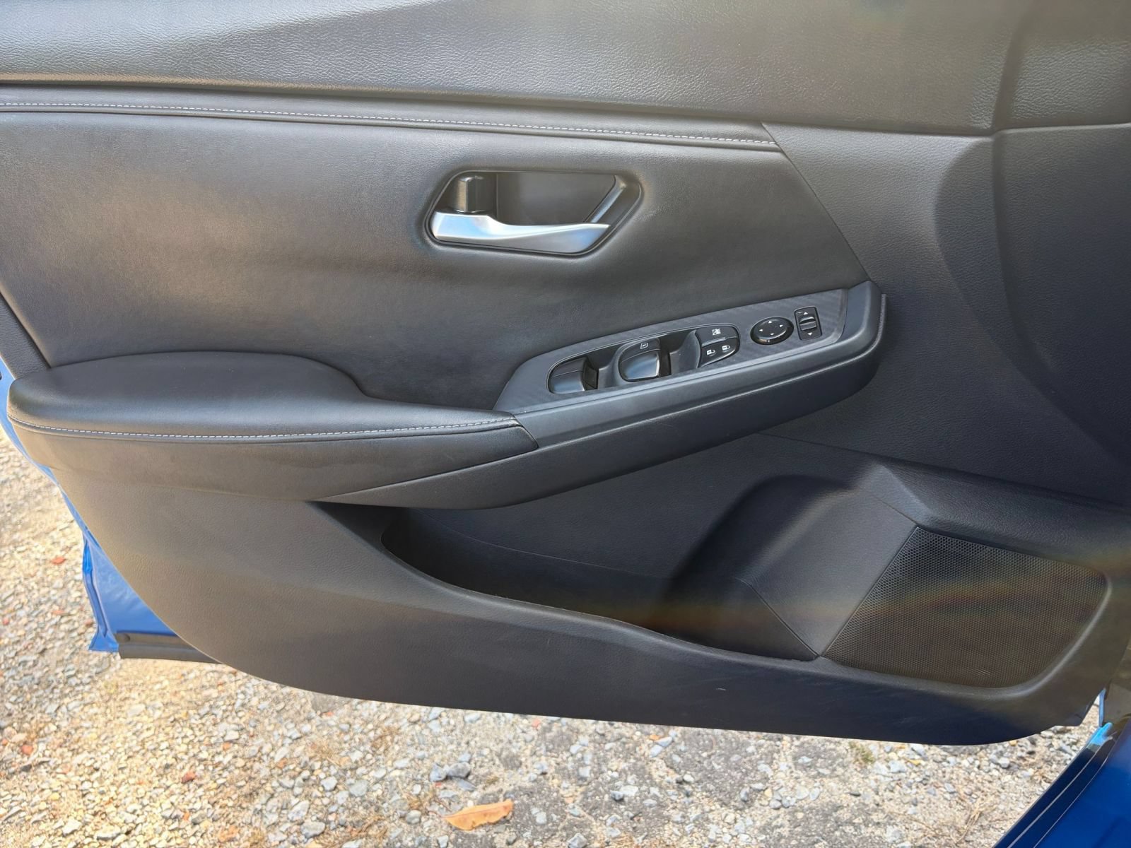 Used 2025 Nissan Sentra SV FWD image 18