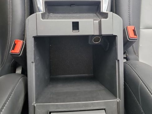 Used 2022 Ford Explorer XLT w/ Equipment Group 202A image 27