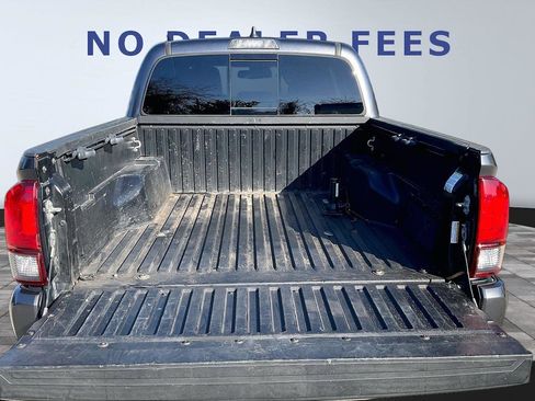 Used 2022 Toyota Tacoma SR5 w/ Technology Package image 7